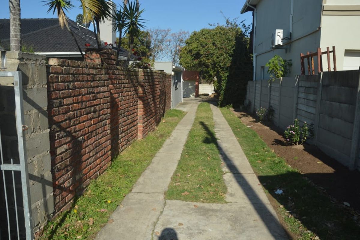 Spacious 4-Bedroom Family Home to Rent in Beacon Bay - Photo 3