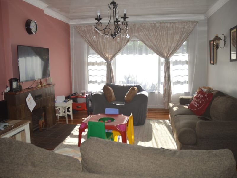 Spacious 4-Bedroom Family Home to Rent in Beacon Bay - Photo 9