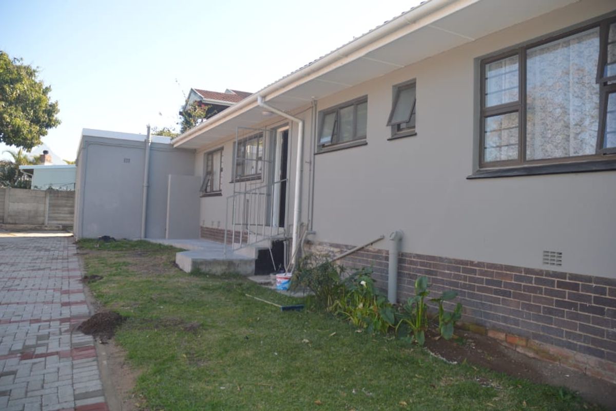 Spacious 4-Bedroom Family Home to Rent in Beacon Bay - Photo 5