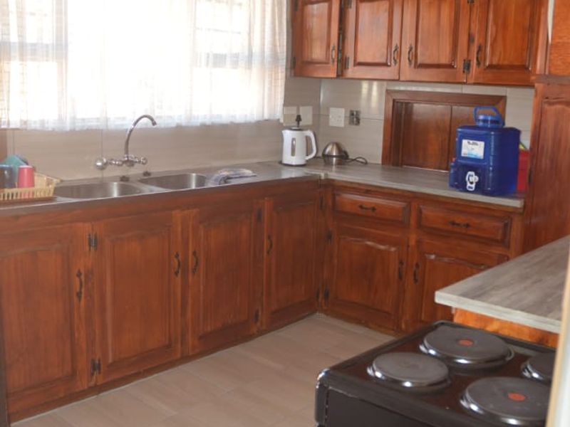 Spacious 4-Bedroom Family Home to Rent in Beacon Bay - Photo 7