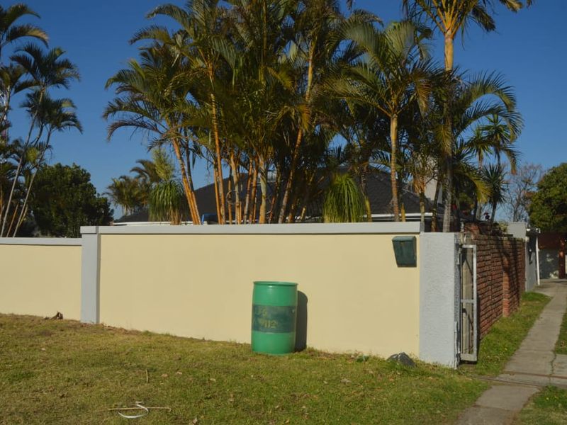 Spacious 4-Bedroom Family Home to Rent in Beacon Bay - Photo 4