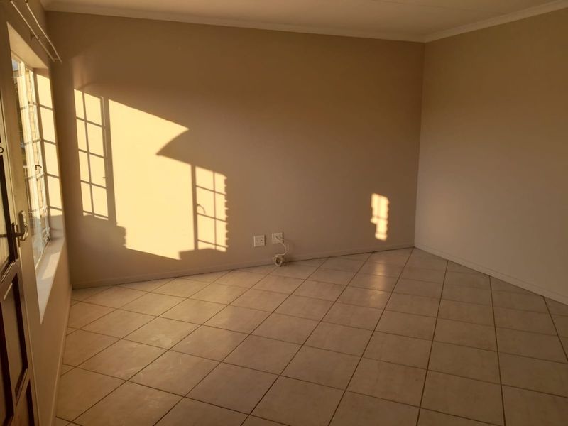 Modern 2-Bedroom First-Floor Apartment To Let - Photo 1