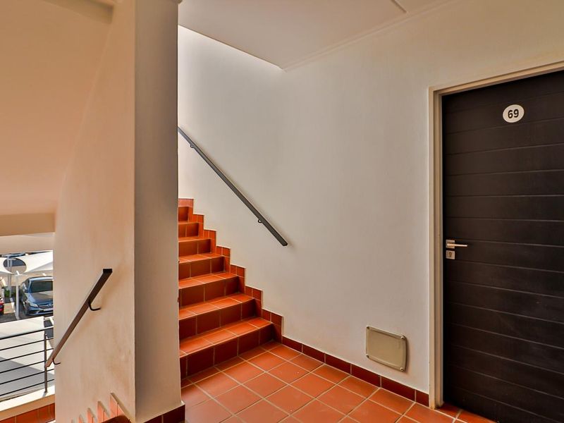 To let 1 bedroom 1 bathroom apartment on the 2nd floor at the exclusive The Isle residential complex in Greenstone Hill - Photo 2