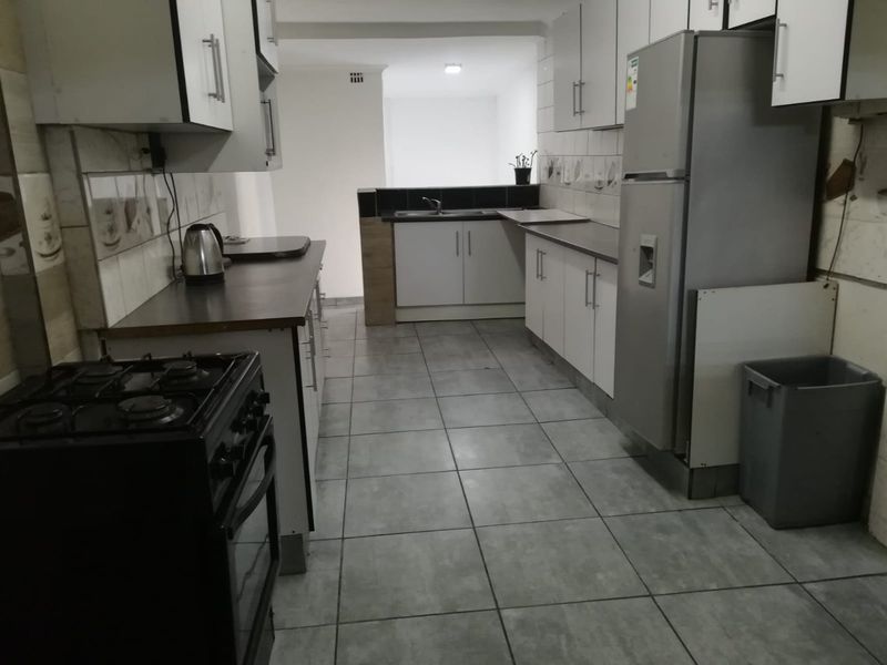 4 Bedroom House for Sale in Bethelsdorp - Photo 2