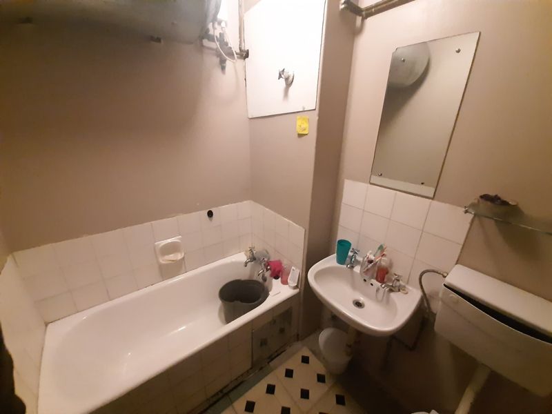 High-Demand Investment Opportunity | Secure Bachelor Apartment | Ideal For First-Time Buyers  - Photo 4