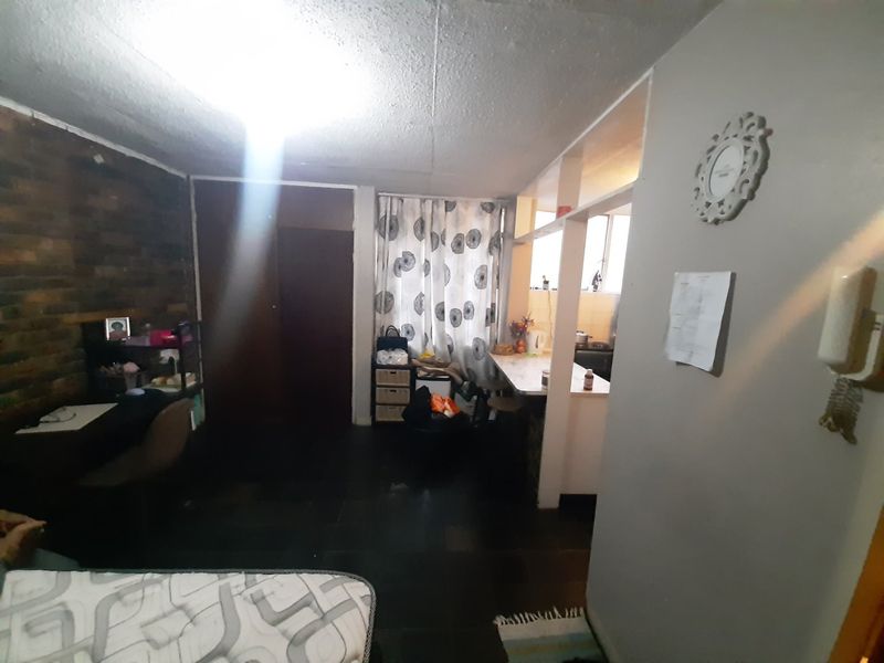High-Demand Investment Opportunity | Secure Bachelor Apartment | Ideal For First-Time Buyers  - Photo 8