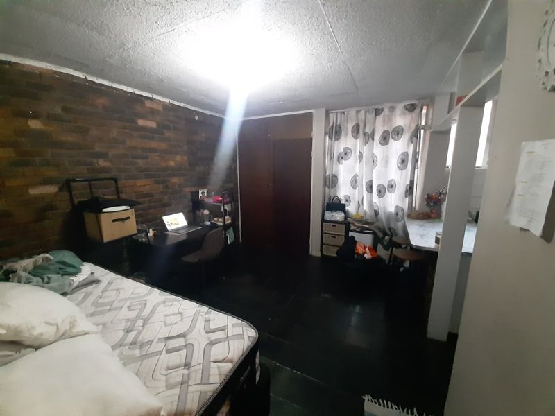 High-Demand Investment Opportunity | Secure Bachelor Apartment | Ideal For First-Time Buyers  - Photo 2