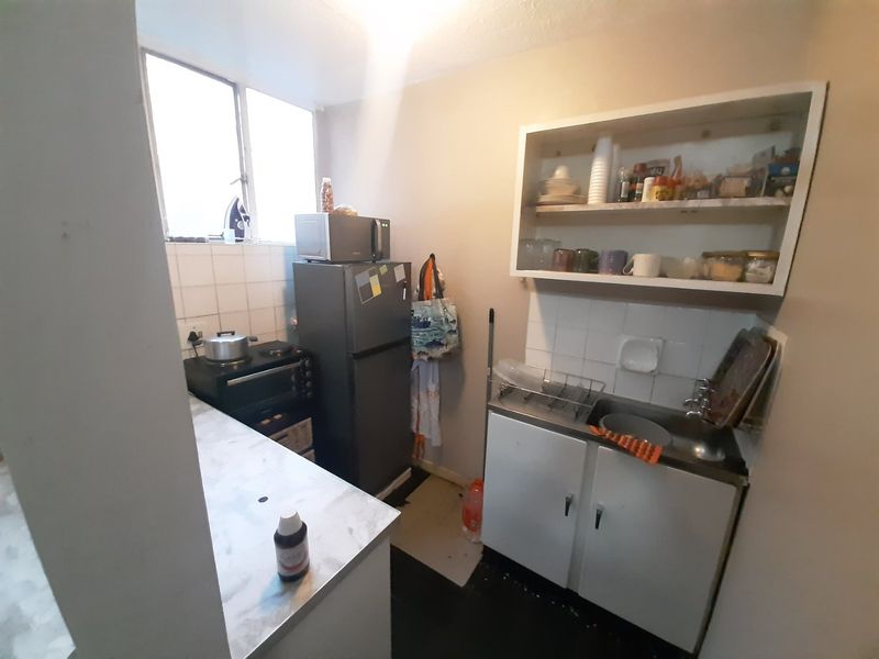 High-Demand Investment Opportunity | Secure Bachelor Apartment | Ideal For First-Time Buyers  - Photo 1