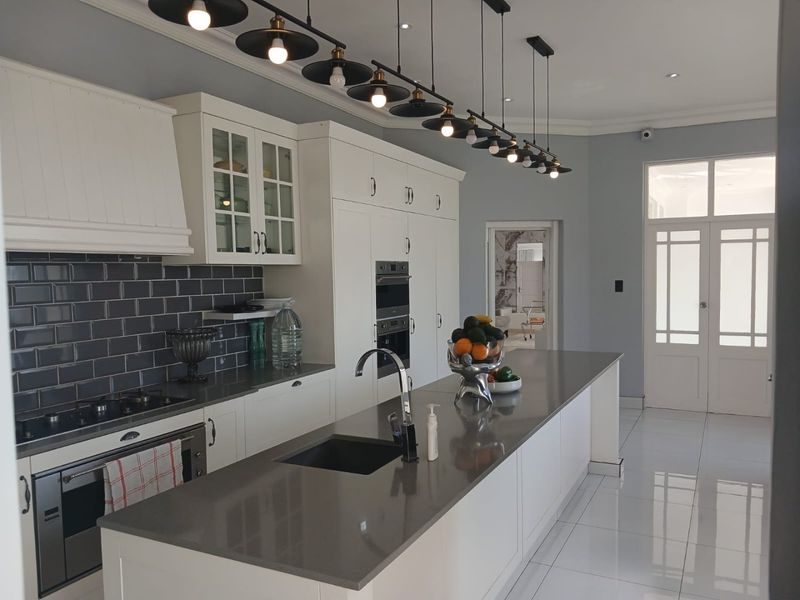 Luxury Living with Spectacular Golf Course Views - Photo 5