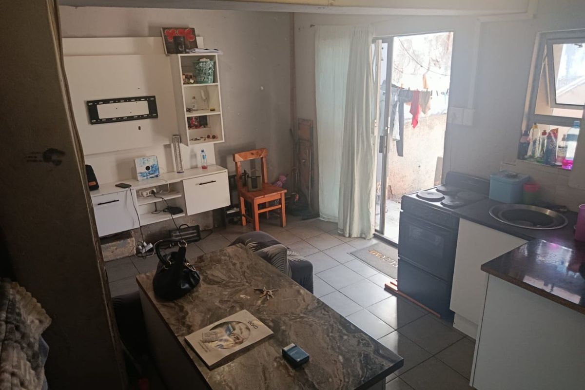 3 Bedroom House In North End - Photo 4