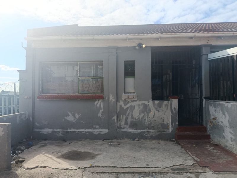 3 Bedroom House In North End - Photo 3