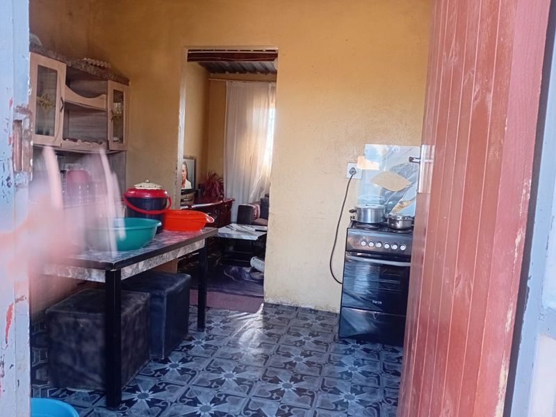 HOUSE FOR SALE IN TSAKANE  - Photo 9