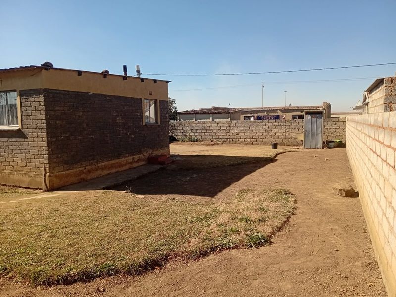 HOUSE FOR SALE IN TSAKANE  - Photo 8