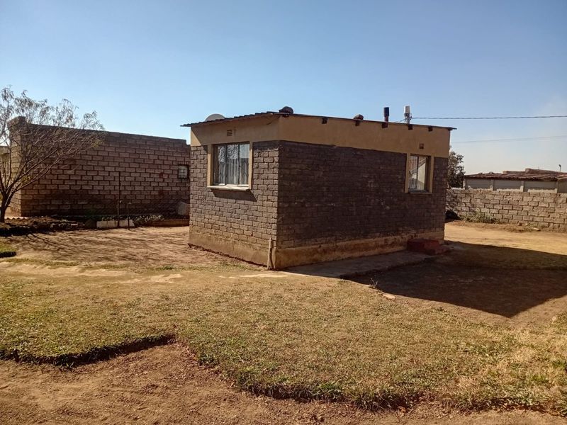 HOUSE FOR SALE IN TSAKANE  - Photo 5