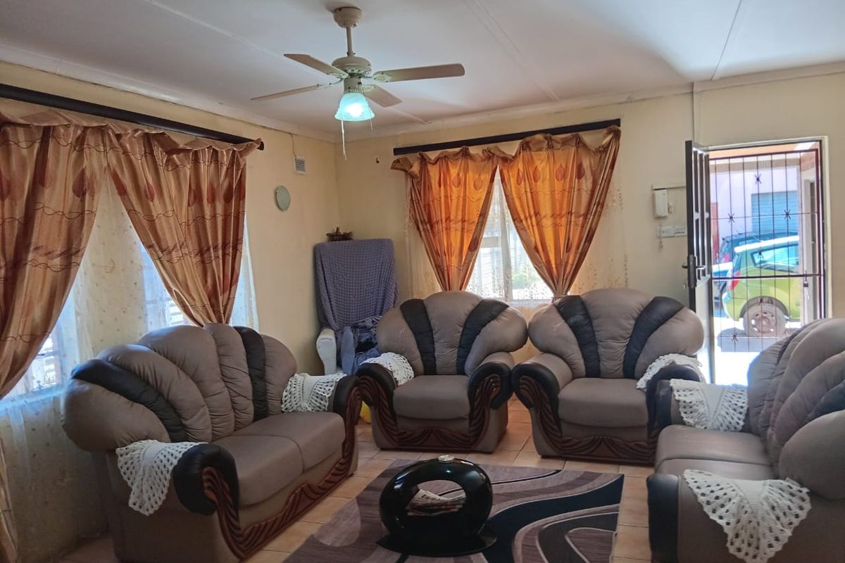 3 Bedroom House - Photo 2