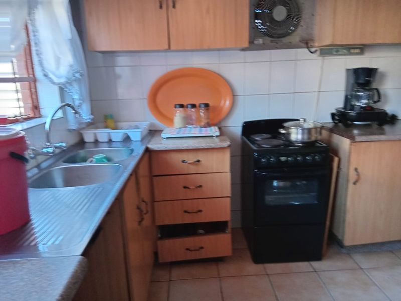 3 Bedroom House - Photo 10