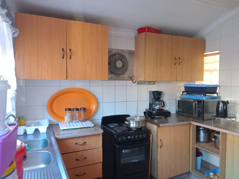 3 Bedroom House - Photo 9