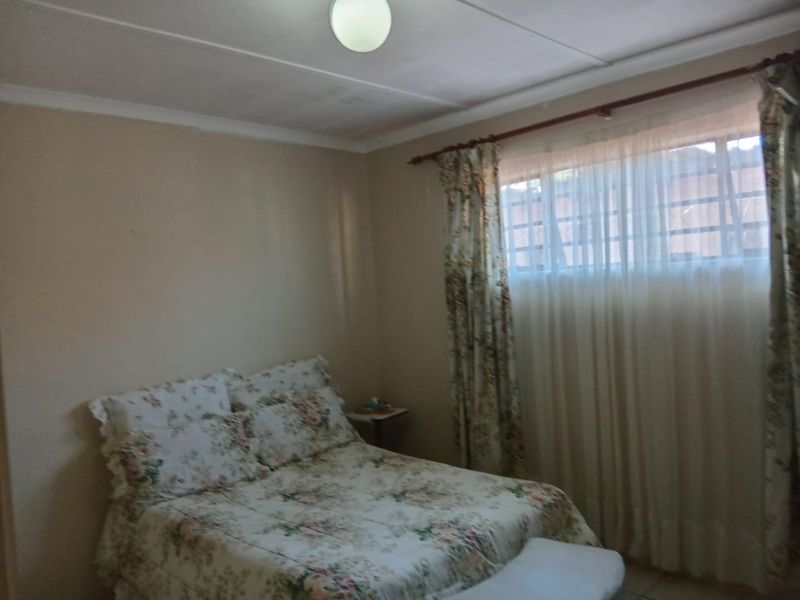 3 Bedroom House - Photo 7