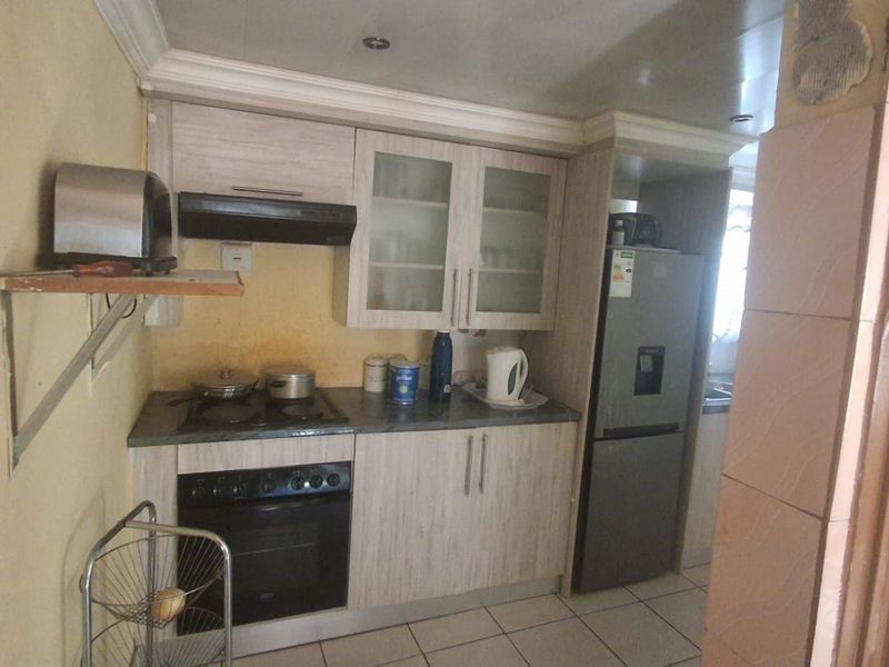 3 Bedroom House for Sale in Atteridgeville - Photo 5
