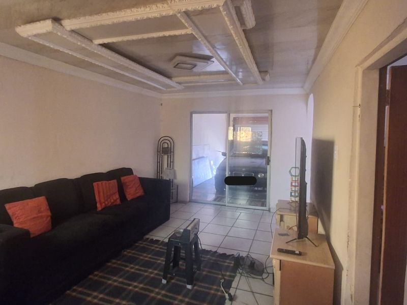 3 Bedroom House for Sale in Atteridgeville - Photo 9