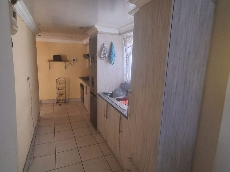 3 Bedroom House for Sale in Atteridgeville - Photo 7