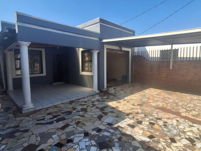 3 Bedroom House for Sale in Atteridgeville - Photo 1