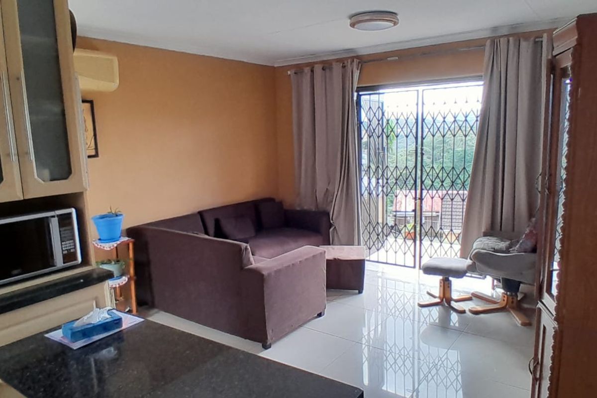 3 bedroom house for sale in Bellair R1,100,000 - Photo 4