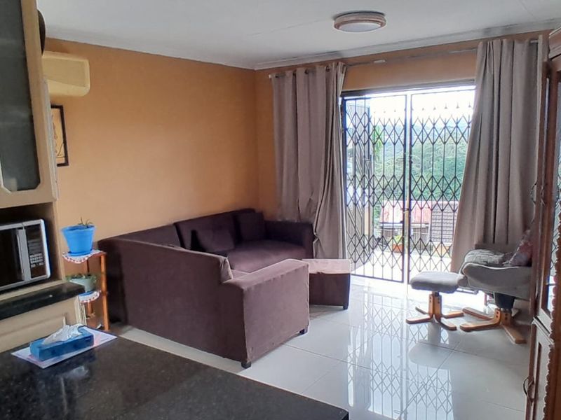 3 bedroom house for sale in Bellair R1,100,000 - Photo 4