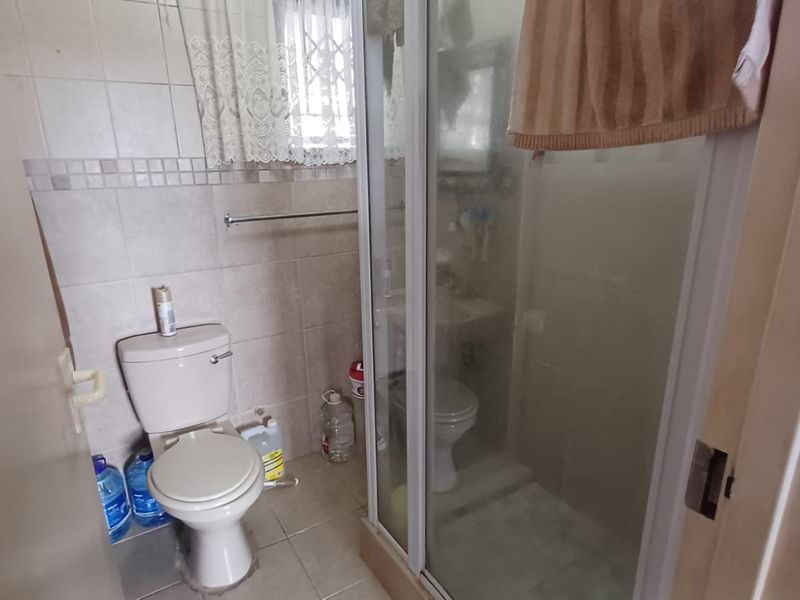 3 bedroom house for sale in Bellair R1,100,000 - Photo 10
