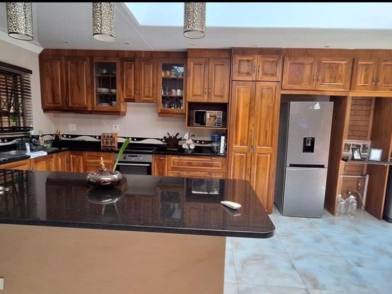 Luxury, Privacy and Timeless Comfort - All in one Exceptional  Address - Photo 9