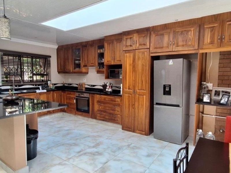 Luxury, Privacy and Timeless Comfort - All in one Exceptional  Address - Photo 6
