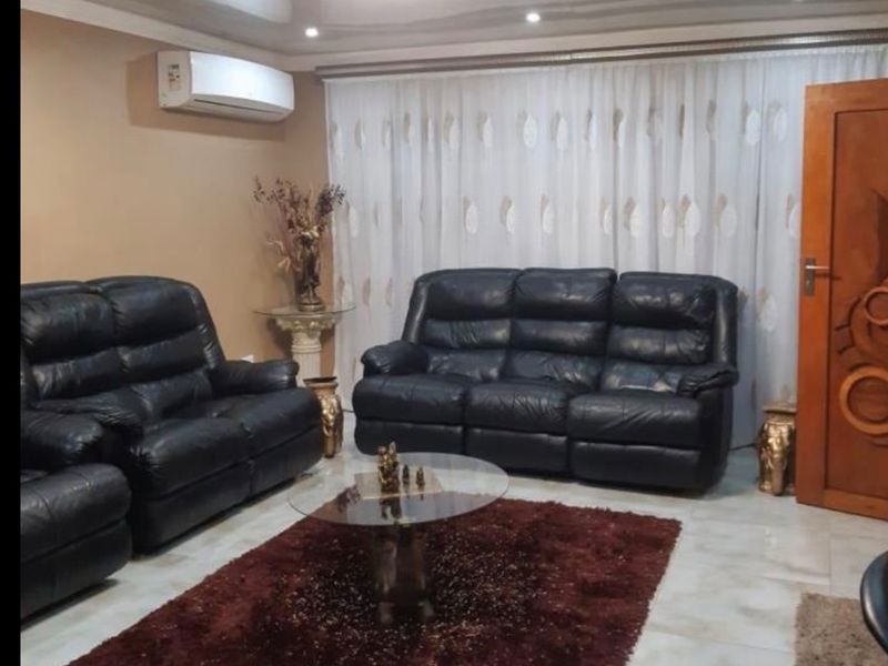 Luxury, Privacy and Timeless Comfort - All in one Exceptional  Address - Photo 4