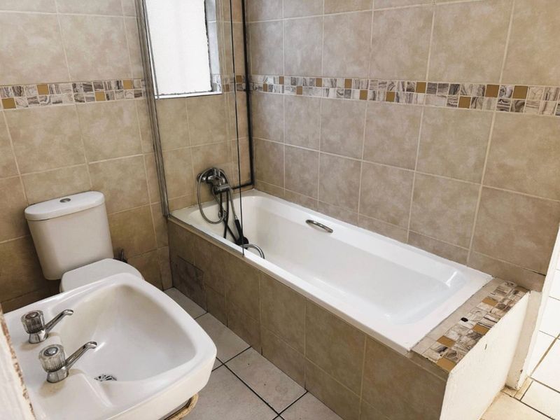 2  Bedroom Townhouse for Sale in Sundowner - Photo 4