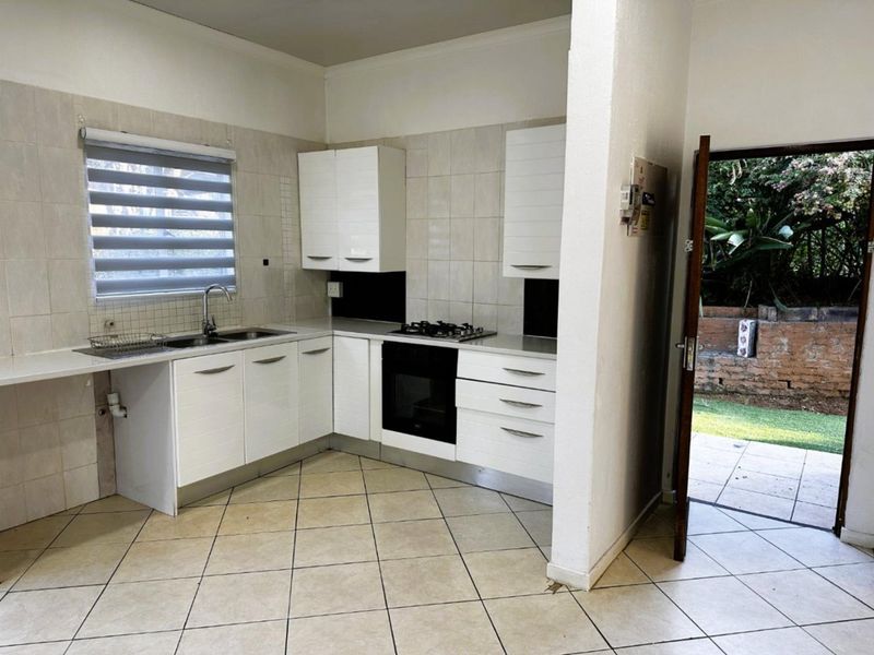 2  Bedroom Townhouse for Sale in Sundowner - Photo 2