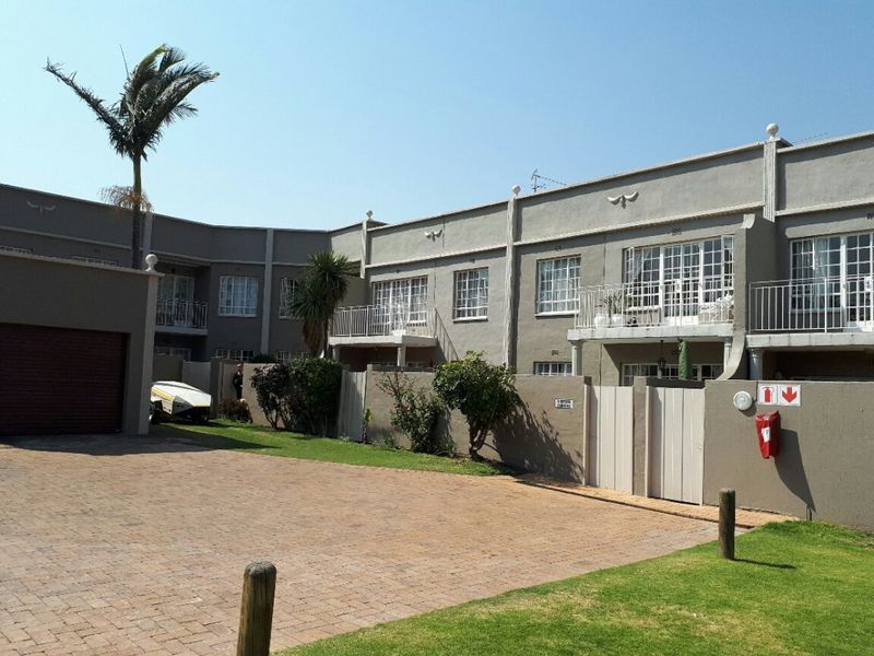 Spacious 3-Bedroom Duplex in a Secure Complex – A Place You'll Love to Call Home! - Photo 3