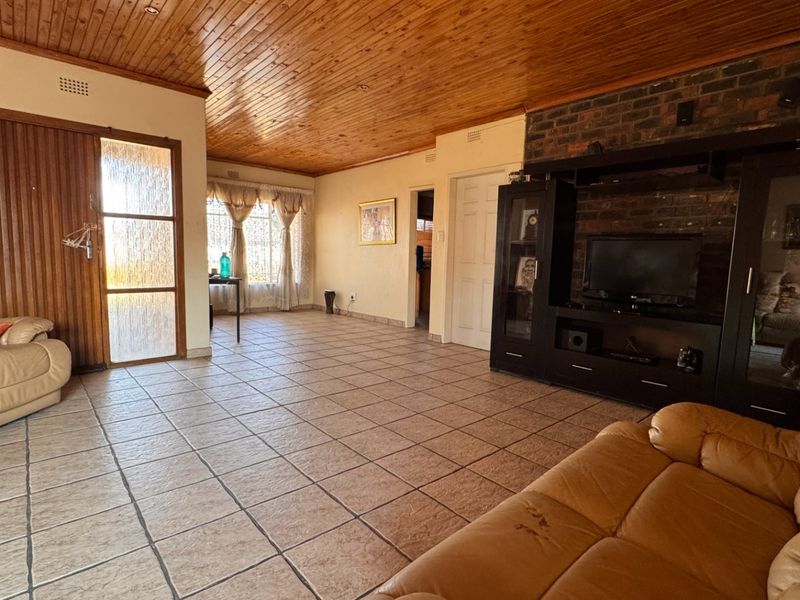 Spacious family living with endless potential in Three Rivers - Photo 8