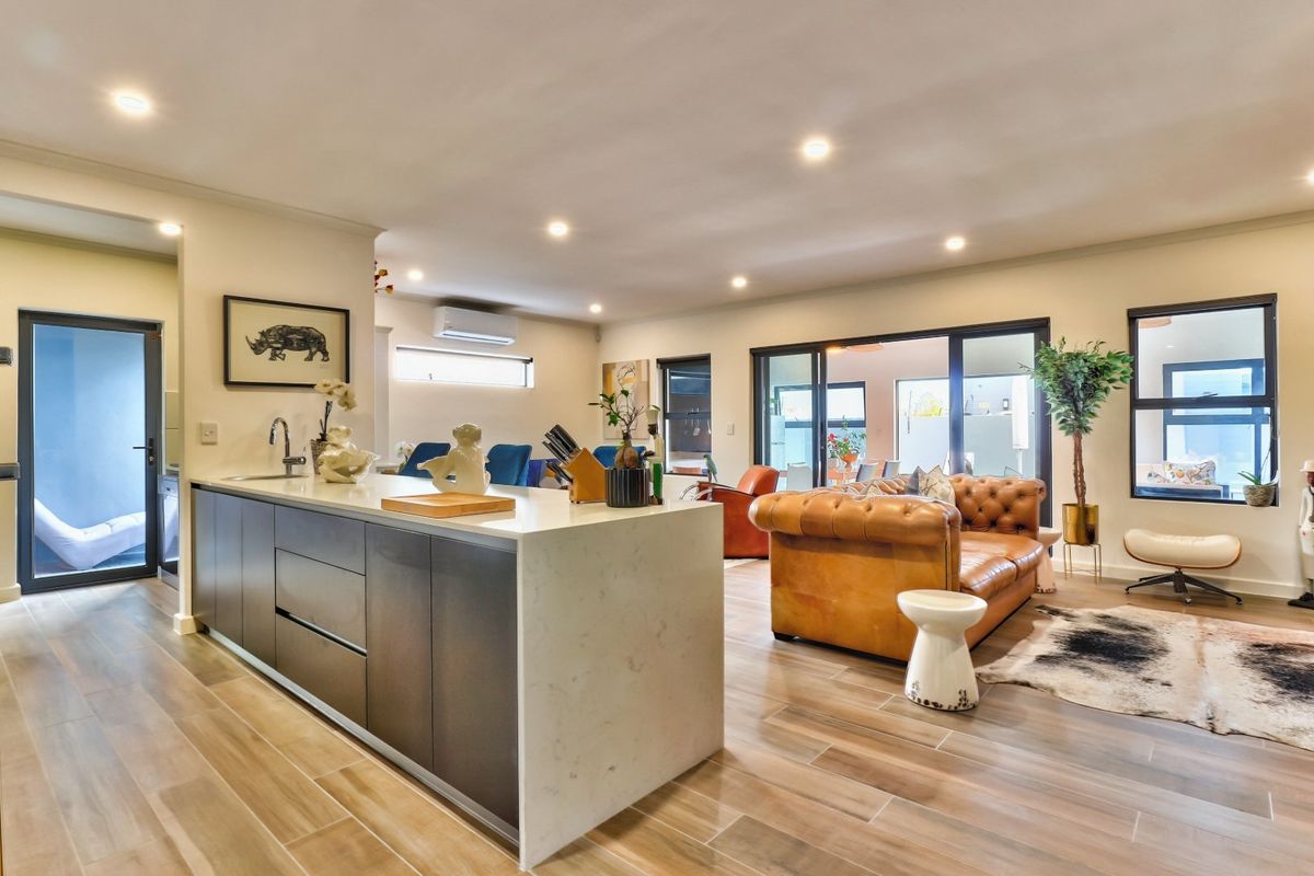 Modern Double-Storey Home to Rent in Sandown - Photo 2