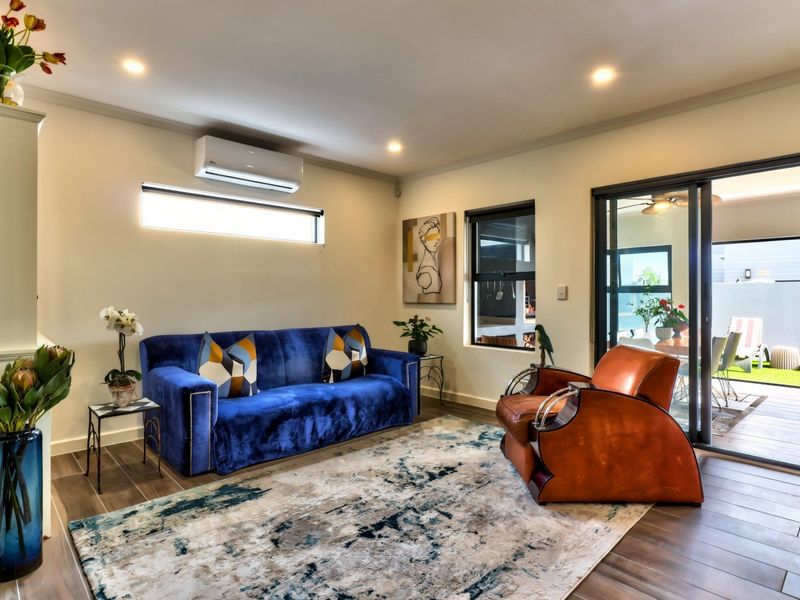 Modern Double-Storey Home to Rent in Sandown - Photo 9