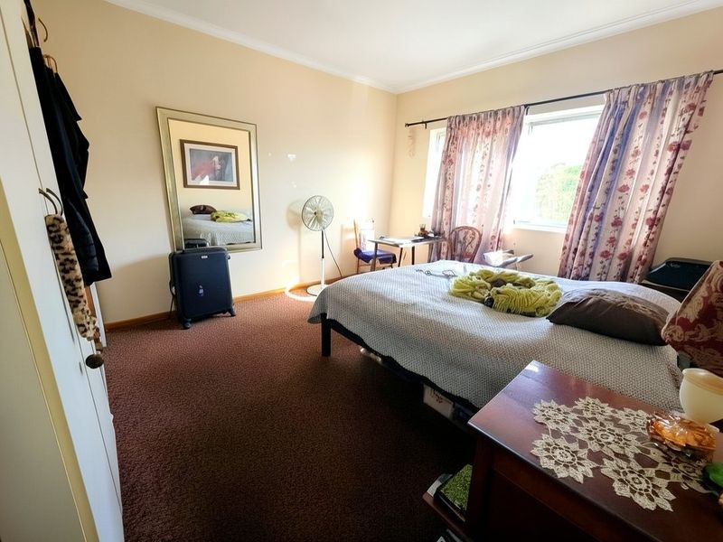 Sole & Exclusive Mandate · North-Facing 2 bedroom Apartment mins walk from the beachfront - Photo 6