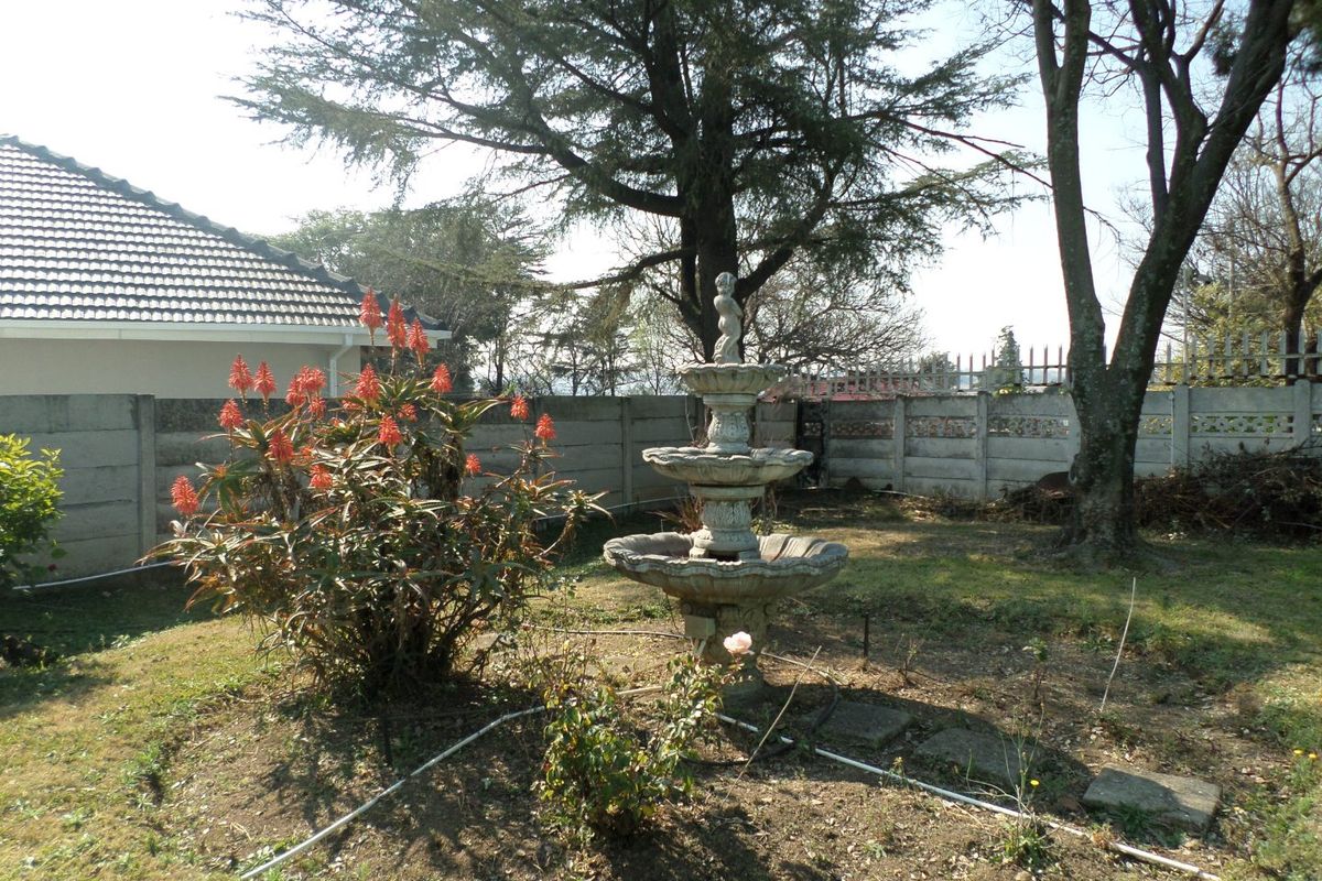 3-Bedroom Home with Incredible Renovation Potential - Photo 3