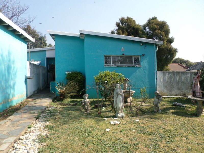 3-Bedroom Home with Incredible Renovation Potential - Photo 1