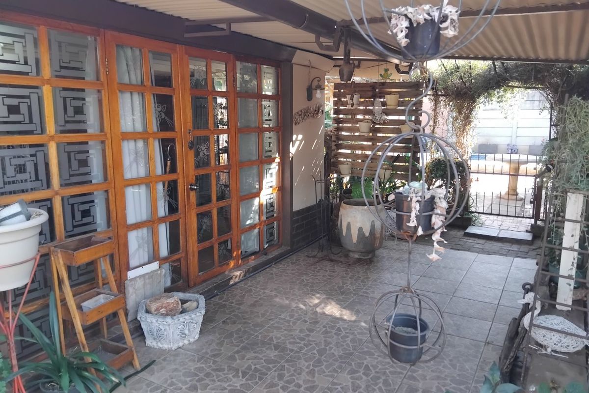 Charming family home with Flatlet - Photo 3