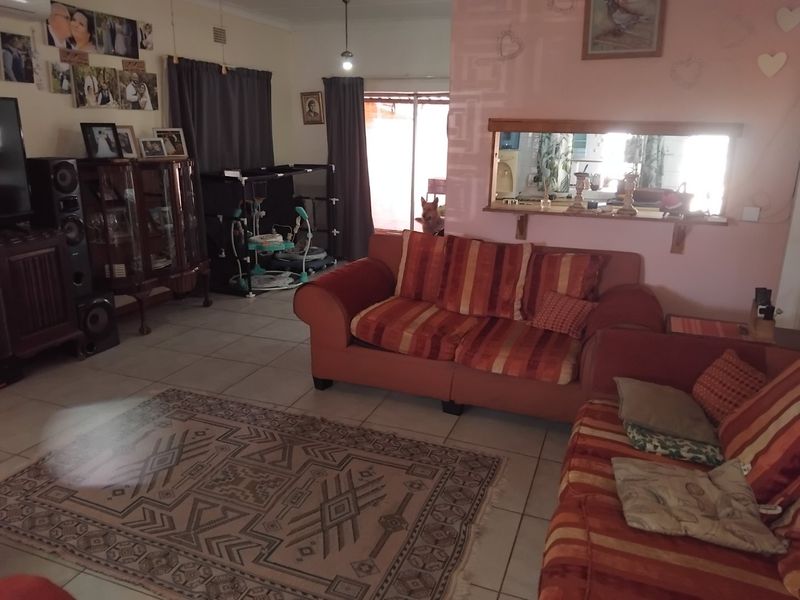 Charming family home with Flatlet - Photo 5