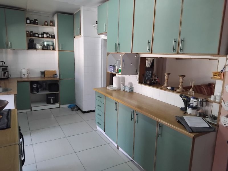Charming family home with Flatlet - Photo 9
