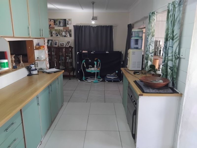 Charming family home with Flatlet - Photo 8