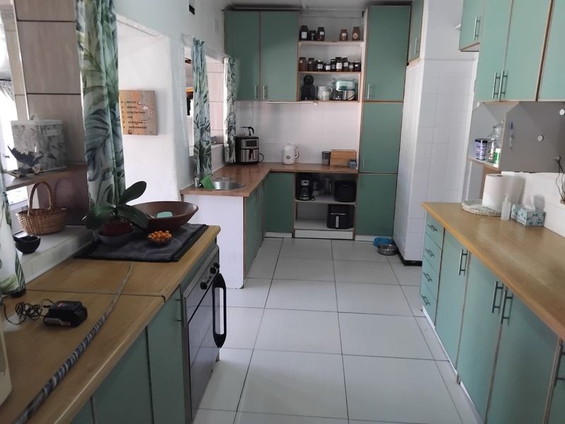 Charming family home with Flatlet - Photo 6