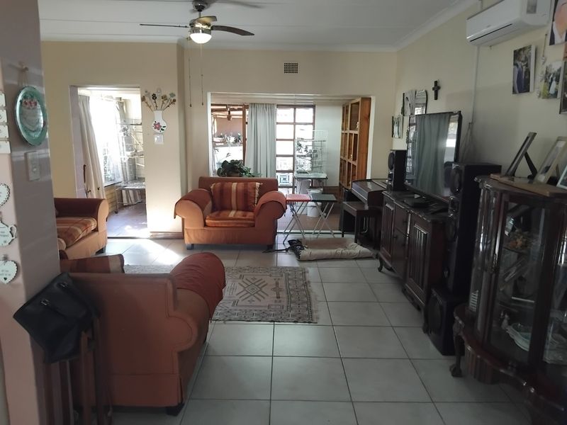 Charming family home with Flatlet - Photo 4