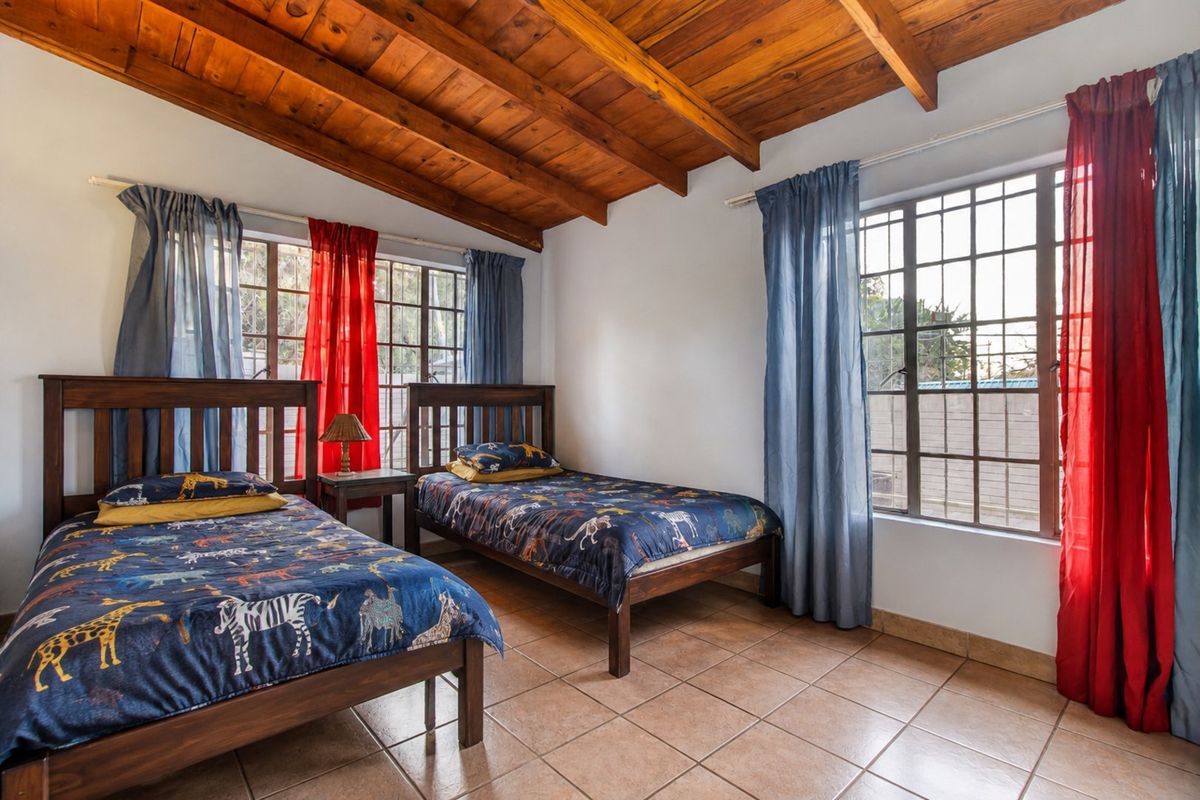 Private Three Bedroom Panhandle Family Home in Silverton - Photo 4