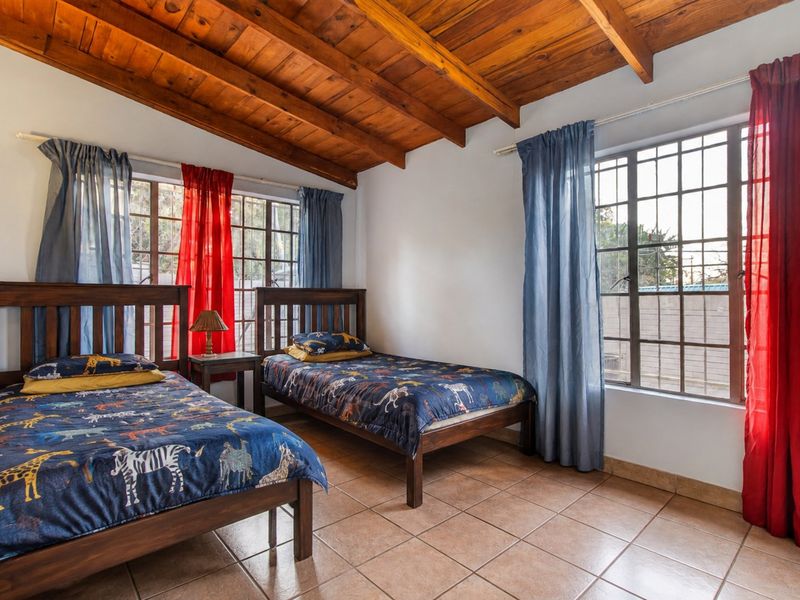 Private Three Bedroom Panhandle Family Home in Silverton - Photo 4