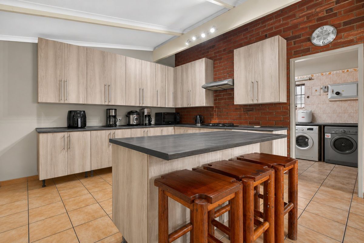 Private Three Bedroom Panhandle Family Home in Silverton - Photo 3